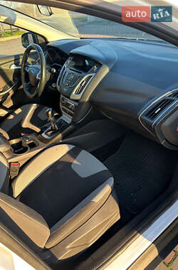 Хэтчбек Ford Focus 2013 в 