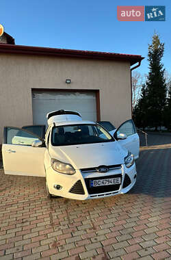 Хэтчбек Ford Focus 2013 в 