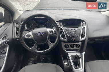 Хэтчбек Ford Focus 2011 в 