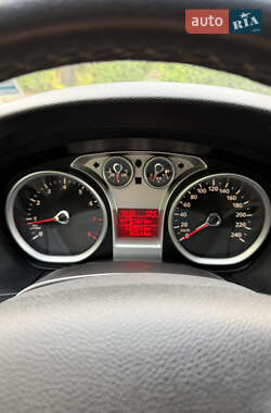 Хэтчбек Ford Focus 2010 в 