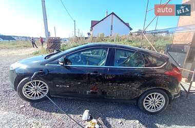Хэтчбек Ford Focus 2012 в 