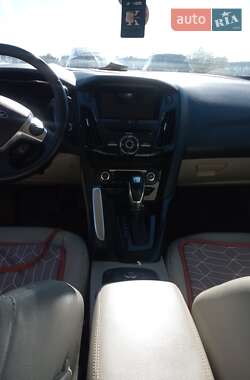 Хэтчбек Ford Focus 2012 в 