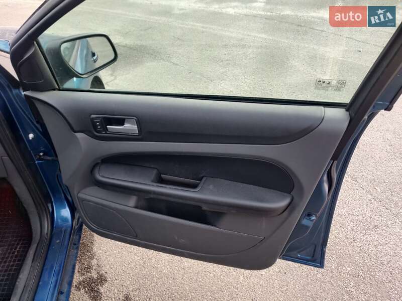 Хэтчбек Ford Focus 2007 в Киеве