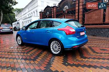 Хетчбек Ford Focus 2012 в 