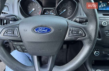 Хэтчбек Ford Focus 2015 в 