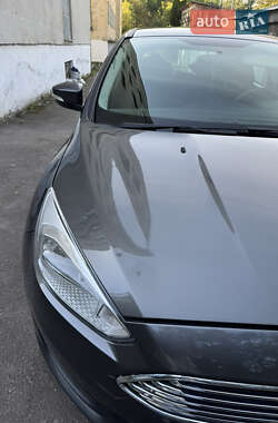 Хэтчбек Ford Focus 2015 в 