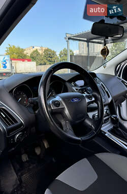 Хэтчбек Ford Focus 2013 в 