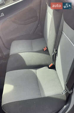 Хэтчбек Ford Focus 2011 в 