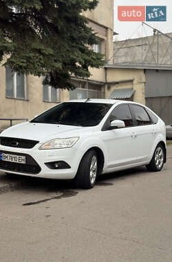 Хэтчбек Ford Focus 2010 в 