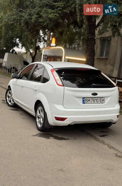 Хэтчбек Ford Focus 2010 в 