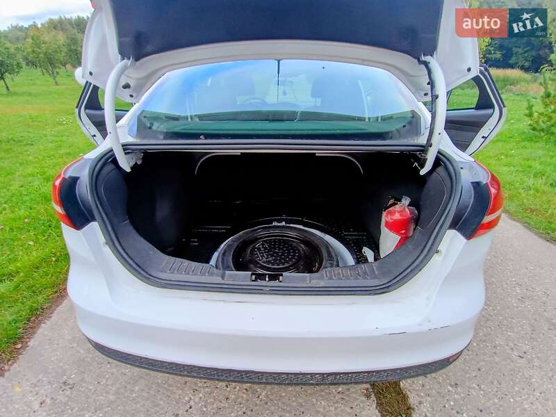 Седан Ford Focus 2015 в Львові