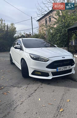 Хетчбек Ford Focus 2016 в 