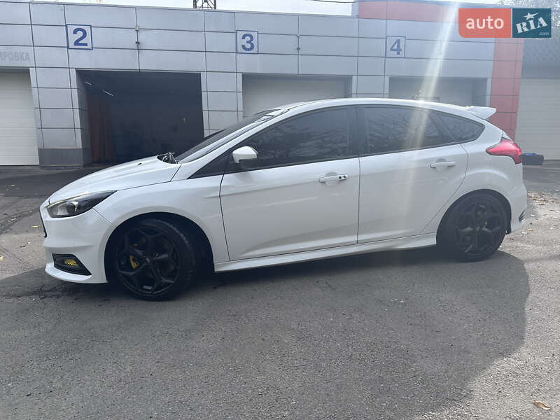 Хэтчбек Ford Focus 2016 в Харькове