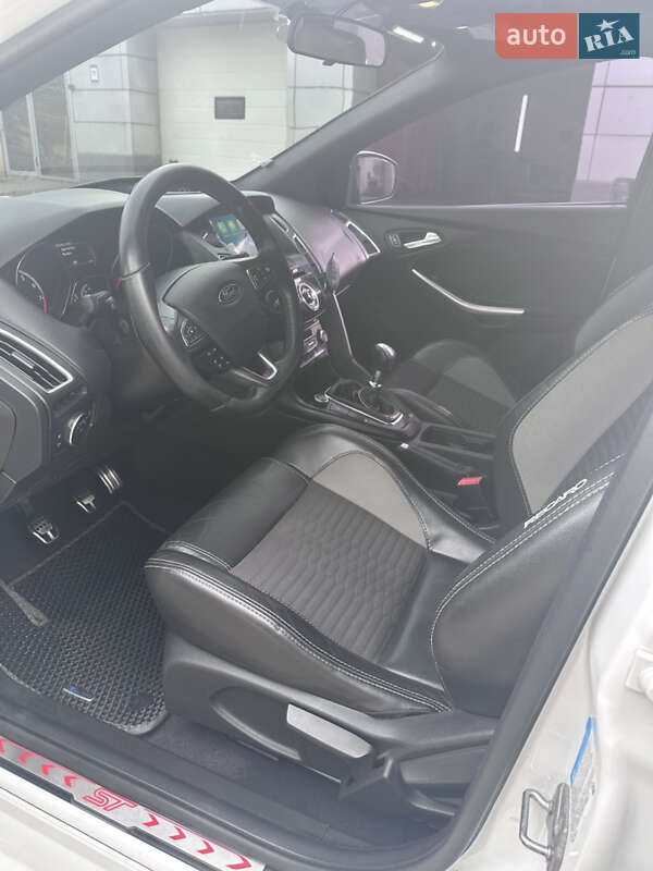 Хэтчбек Ford Focus 2016 в Харькове