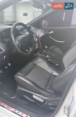 Хетчбек Ford Focus 2016 в 