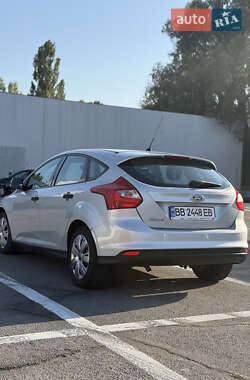 Хэтчбек Ford Focus 2012 в 