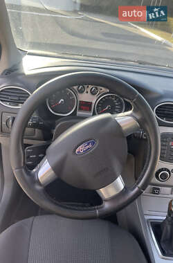 Седан Ford Focus 2010 в 