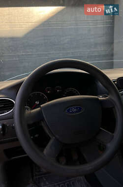 Хэтчбек Ford Focus 2011 в 