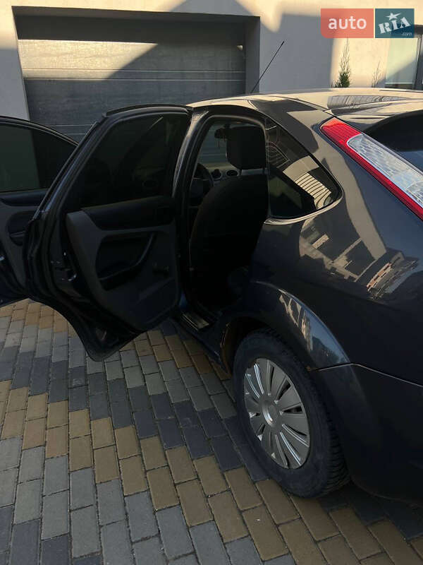 Хэтчбек Ford Focus 2011 в Тернополе фото 8 Хэтчбек Ford Focus 2011 в Тернополе