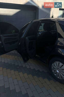 Хэтчбек Ford Focus 2011 в 
