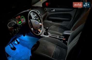 Хэтчбек Ford Focus 2006 в 