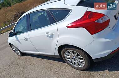 Хетчбек Ford Focus 2011 в 