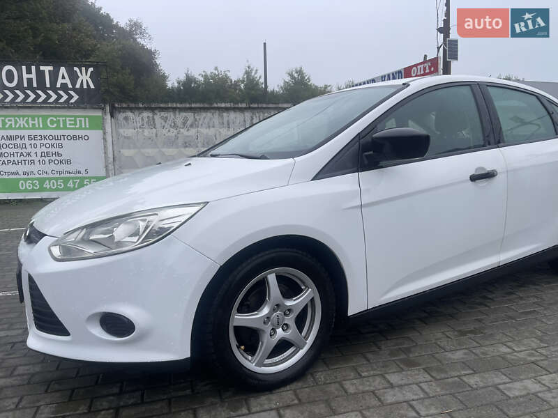 Седан Ford Focus 2013 в Стрию