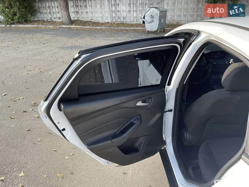 Хэтчбек Ford Focus 2015 в Киеве