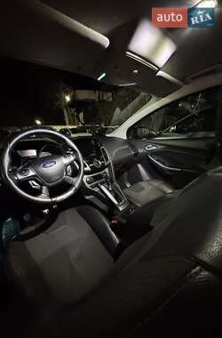 Хэтчбек Ford Focus 2011 в 