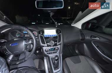 Хэтчбек Ford Focus 2011 в 