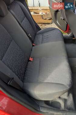 Хэтчбек Ford Focus 2003 в 