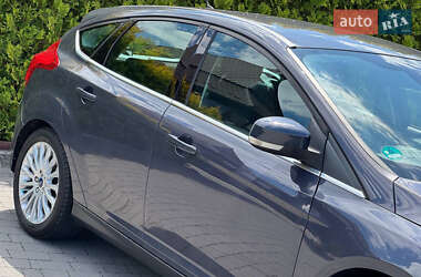 Хэтчбек Ford Focus 2012 в 