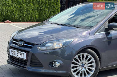 Хэтчбек Ford Focus 2012 в 