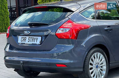 Хэтчбек Ford Focus 2012 в 