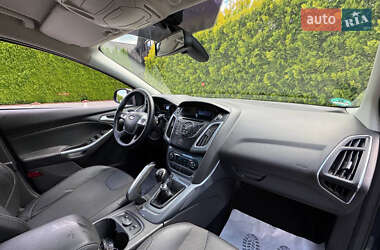 Хэтчбек Ford Focus 2012 в 