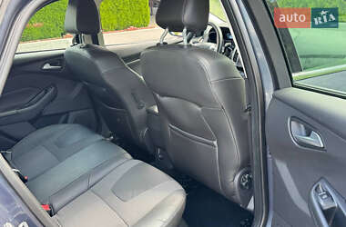 Хэтчбек Ford Focus 2012 в 