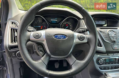 Хэтчбек Ford Focus 2012 в 