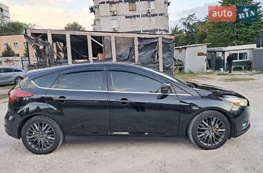 Хэтчбек Ford Focus 2015 в 