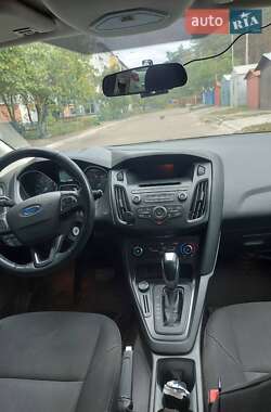 Хэтчбек Ford Focus 2015 в 