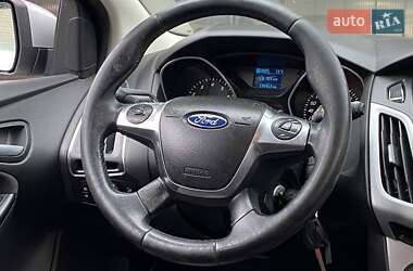 Хэтчбек Ford Focus 2013 в 