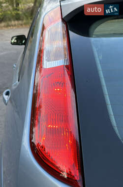 Хэтчбек Ford Focus 2007 в 