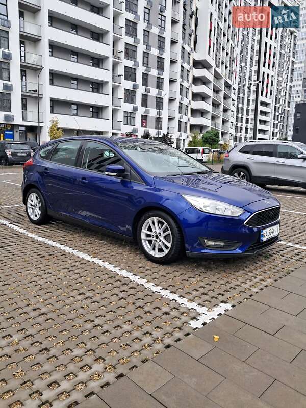 Хэтчбек Ford Focus 2015 в 