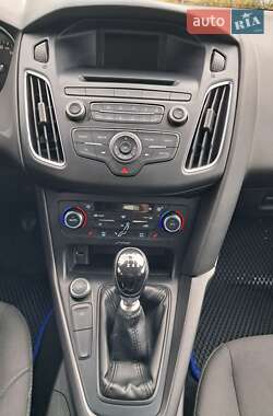 Хэтчбек Ford Focus 2015 в 