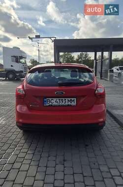 Хэтчбек Ford Focus 2012 в 
