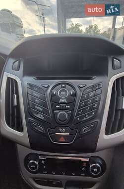 Хэтчбек Ford Focus 2012 в 