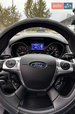 Седан Ford Focus 2012 в 