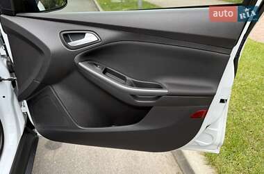 Хэтчбек Ford Focus 2015 в 