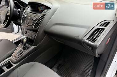 Хэтчбек Ford Focus 2015 в 