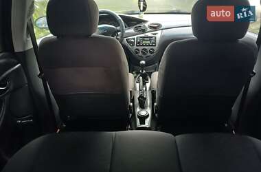 Хэтчбек Ford Focus 2002 в 