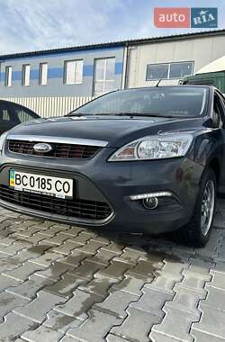 Хэтчбек Ford Focus 2011 в 
